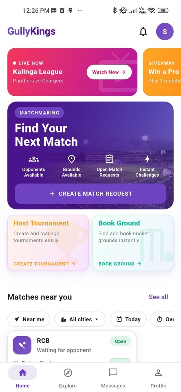 GullyKings app home screen with a live match stream banner